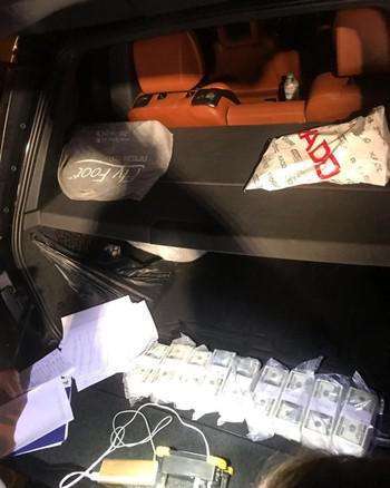 Деньги, найденные в автомобиле Овдиенко при задержании 